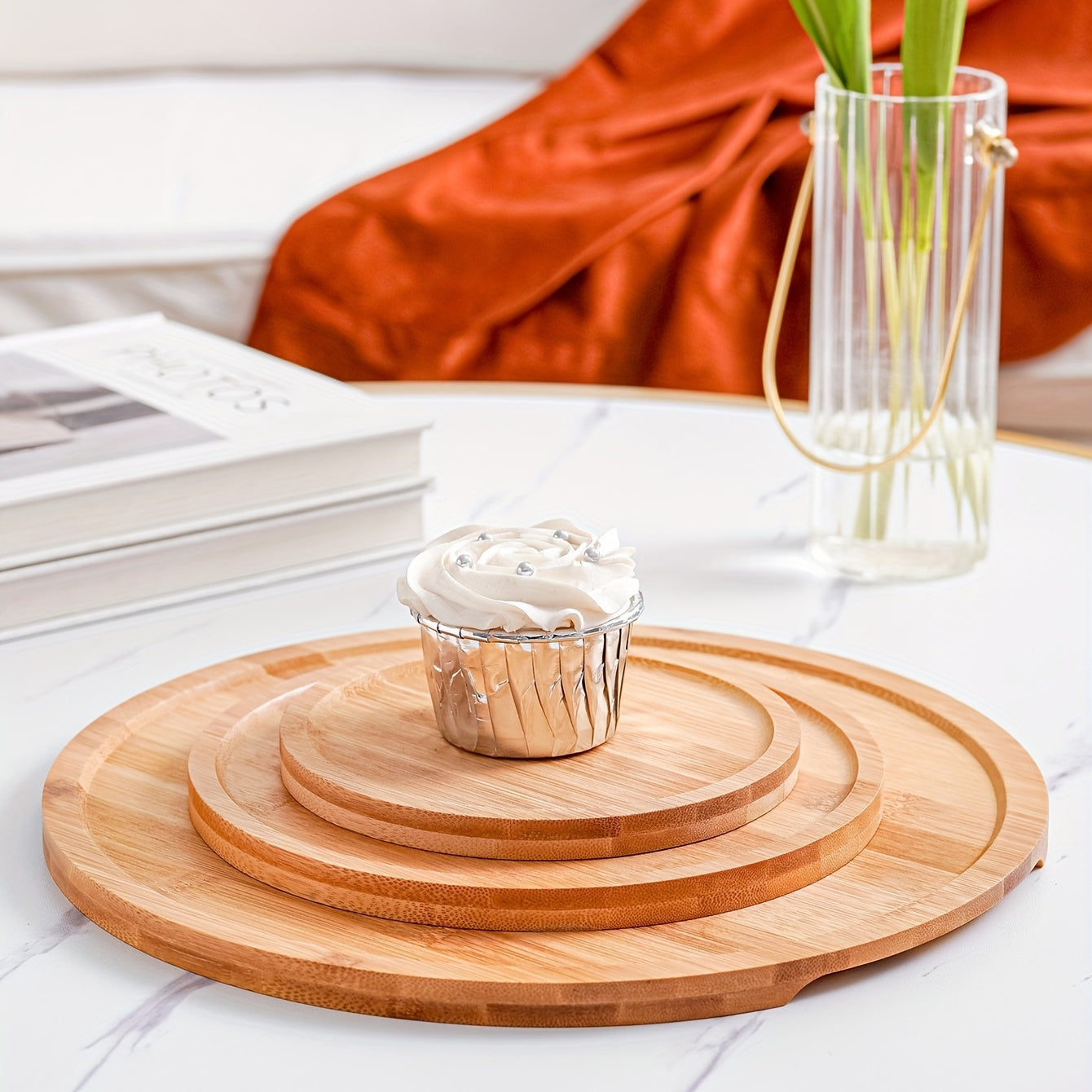 Plateau Rond en Bois – Plateau de Service avec Poignées pour Nourriture, Boissons, Petit-Déjeuner, Desserts, Bijoux, Thé, Cuisine & DécoGrooved Handle, Home Kitchen Supplies
